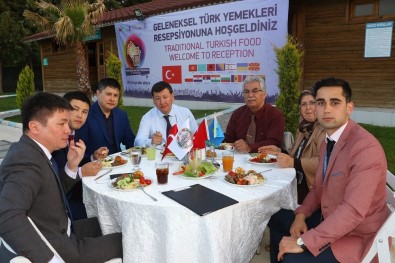 Yabancı Konuklar İçin Türk Yemekleri Gecesi Düzenlendi