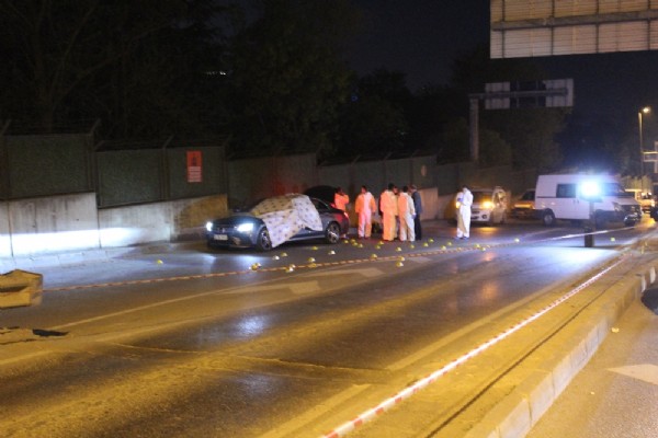 Sarıyer’de lüks otomobile silahlı saldırı: 2 ölü