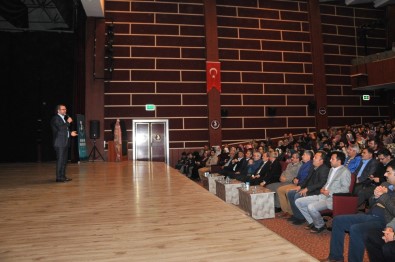 Akşehir'de 'Bilinçli Aile Duyarlı Genç' Konferansı