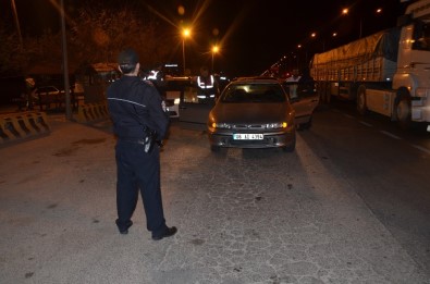 Eskişehir'deki Uygulamaya 405 Jandarma Ve 952 Polis Katıldı