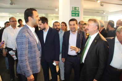 AK Parti'li Gültekin, Mezitli'de Referandum Çalışmalarını Sürdürüyor