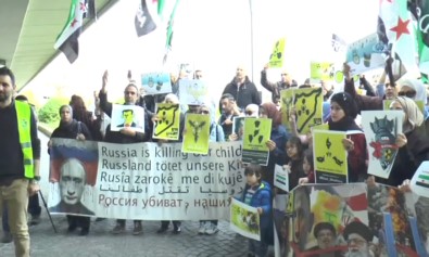 İdlib'teki Kimyasal Saldırı Viyana'da Protesto Edildi