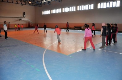 İhsaniye'de 'Geleneksel Çocuk Oyunları Şenliği' Düzenlendi