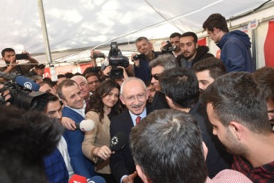 Kılıçdaroğlu 'Evet' Çadırını Ziyaret Etti