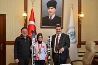 ERZİNCAN VALİSİ - Vali Arslantaş'tan, Dünya Kayak Şampiyonasında 4 Madalya Kazanan Sporcuya Kayak Takımı