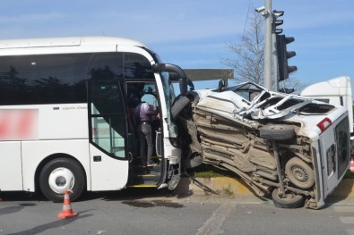 Yolcu Otobüsü İle Otomobil Çarpıştı Açıklaması 1 Yaralı