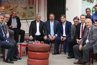 AK Parti Trabzon Milletvekillerinin Referandum Çalışmaları Sürüyor