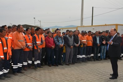 Başkan Özakcan, Öğle Yemeğini İşçilerle Birlikte Yedi