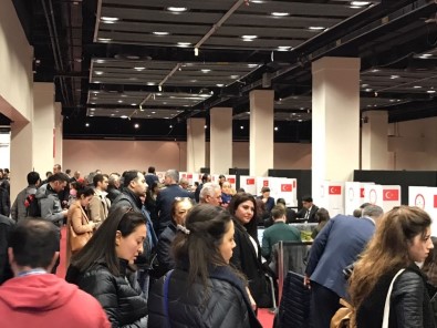 Birleşik Kralllık'ta Oy Verme İşlemleri Basladı