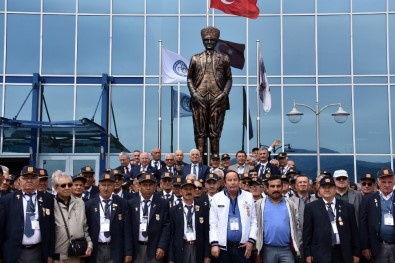 Büyükşehir Kıbrıs Gazileri'ni Yavru Vatan'a Gönderdi