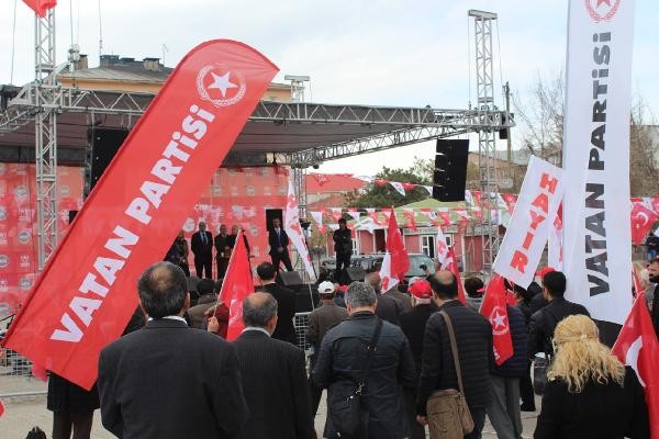 Doğu Perinçek boş meydana konuştu