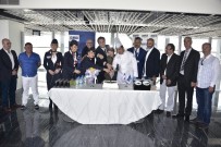 UÇAK PİLOTU - 7 Yıl Sonra Gelen İsrailli Turistler Çiçeklerle Karşılandı