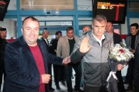 AHMET NUR ÇEBİ - Beşiktaş'a Trabzon'da Çiçekli Karşılama