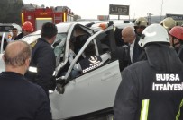 İSMAİL ÖZTÜRK - Karayolları Aracına Çarpan Doktorlar Araçta Sıkıştı