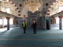 ÖZALP BELEDİYESİ - Özalp Belediyesinden Okul Ve Cami Temizliği