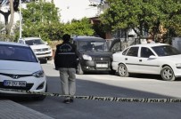 SİLAH KAÇAKÇILIĞI - Takip Edildiklerini Anlayan Şüpheliler Polisle Çatıştı