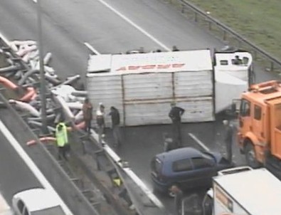 TEM'de kaza nedeniyle trafik yoğunluğu