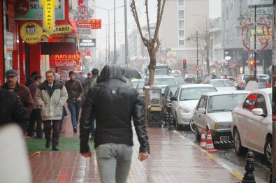 Van'da Nisan Ayında Kar Yağışı