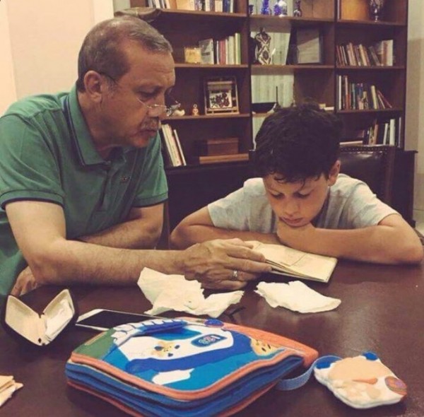 Cumhurbaşkanı Erdoğan torunuyla aynı karede