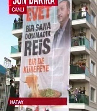 Erdoğan o pankartı herkese gösterdi