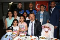 LÖSEMİ HASTASI - Çocukların 'Osman Amcası' Lösemili Çocukları Moral Yemeğinde Yalnız Bırakmadı