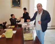 BUDAPEŞTE - Macaristan'da Türk Seçmenler Referandum İçin Sandık Başında