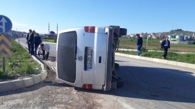Minibüs İle Otomobil Çarpıştı Açıklaması 4 Yaralı