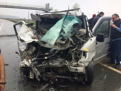 Rize'de İtfaiye Aracı Gürcü Plakalı Minibüsle Çarpıştı Açıklaması 1 Ölü, 6 Yaralı