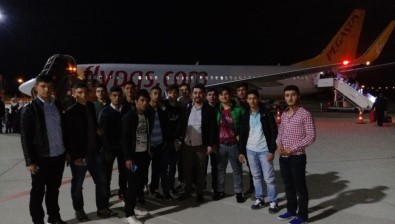 Sasonlu 15 Öğrenci Prag'a Gönderildi