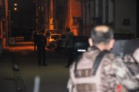 HAREKAT POLİSİ - Sokağı Tüple Kapatarak Etrafa Ateş Açan Genç Özel Harekat Operasyonuyla Yakalandı