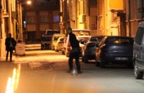 HAREKAT POLİSİ - Sokağı Tüple Kapattı Açıklaması Etrafa Ateş Açtı