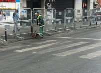 TEMİZLİK İŞÇİSİ - 1 Mayıs'ta da görev başındalar