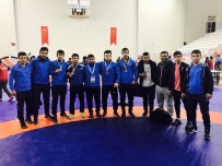 BAYBURT ÜNİVERSİTESİ - Bayburt Üniversitesi Minderin Tozunu Attırdı