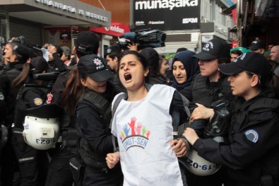 Beşiktaş Çarşı Meydanı'nda toplanan gruba müdahale