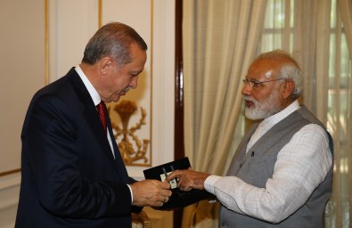 Cumhurbaşkanı Erdoğan'a Hindistan'da Anlamlı Hediye
