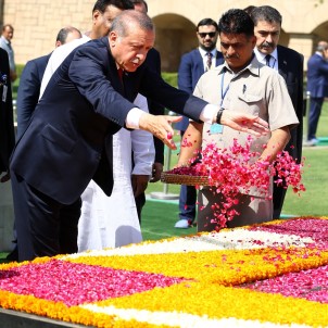 Cumhurbaşkanı Erdoğan, Gandhi Anıtı'nı Ziyaret Etti