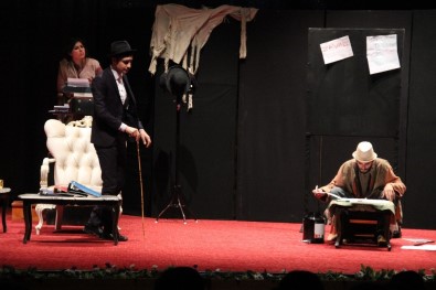 Elazığ'da 'Z Vitamini' Tiyatro Oyunu Sahnelendi