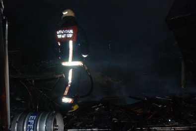 İstanbul'da Restoran Yangını