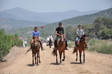 Köşk'te 3. Geleneksel Rahvan At Yarışları Renkli Geçti
