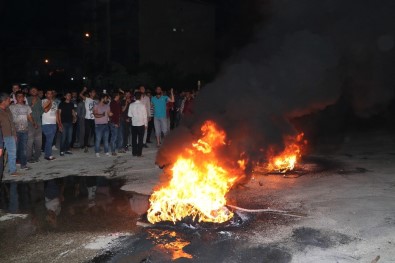 'Suriyeliler Arapça küfür ediyor' diyerek lastik yakıp yol kapattılar