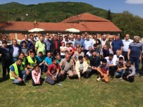 HASANLAR BARAJI - Yetiştirme Yurdu Öğrencileri Yığılca'da Başkan Yiğit'in Konuğu Oldu