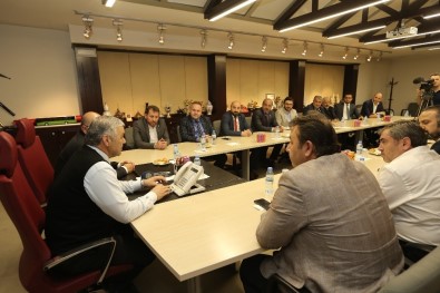 AK Parti İl Yönetimi Başkan Mustafa Çelik'i Ziyaret Etti