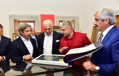 'Deryada Hüsni Hat' Sergisi Beyoğlu'nda Sanatseverlerle Buluştu