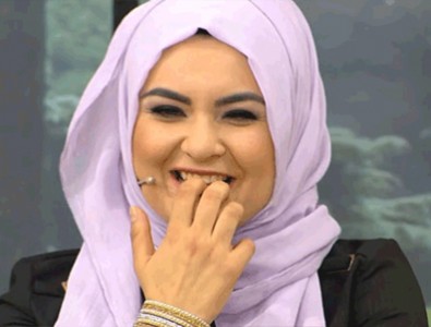 Hanife'nin son oyunu: Kusurlu bir Müslümanım, Umre'ye gidiyorum