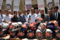 HAKAN KıLıNÇKAYA - Motosiklet Sürücülerine Kask Dağıtıldı