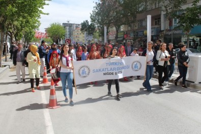 Niğde'de Engelliler Haftası Nedeniyle Yürüyüş Düzenlendi