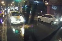 TAKSİ ŞOFÖRÜ - Karşı Şeritten Fırlayan Ticari Taksi Özel Halk Otobüsüne Çarptı