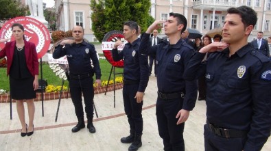 Polis Korosu İşaret Diliyle İstiklal Marşı Okudu