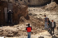 TEMEL KAZISI - Ardahan'da Rus generalin cesedinin bulunduğu alanda inceleme