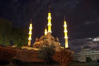 Selimiye Cami'nde Berat Kandili Coşkusu